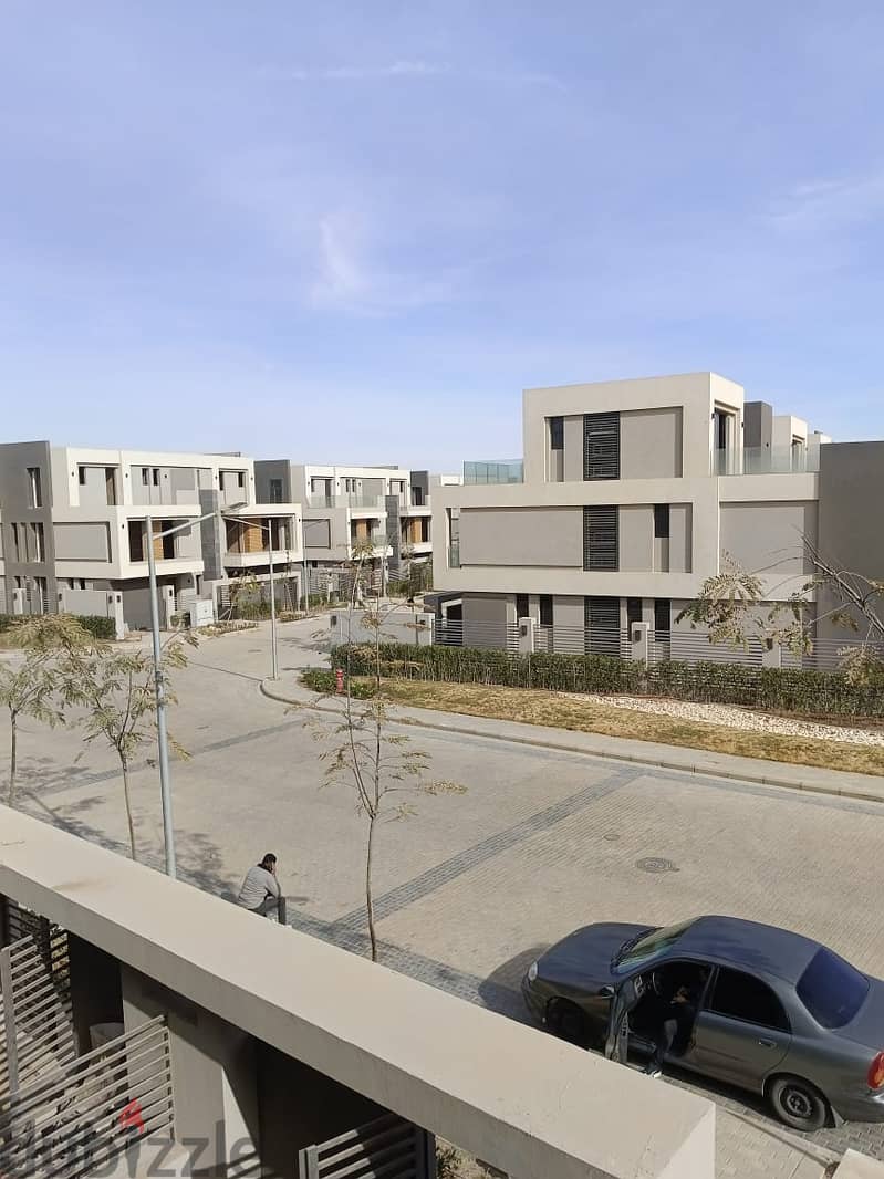 Townhouse Modern للبيع  في كمبوند لافيستا سيتي lavista City 0