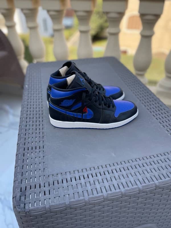 Jordan 1 Mid Royal 1