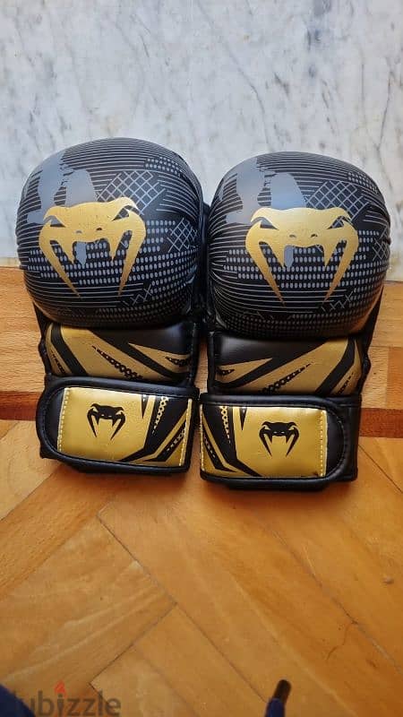 Venum Sparring Gloves 0