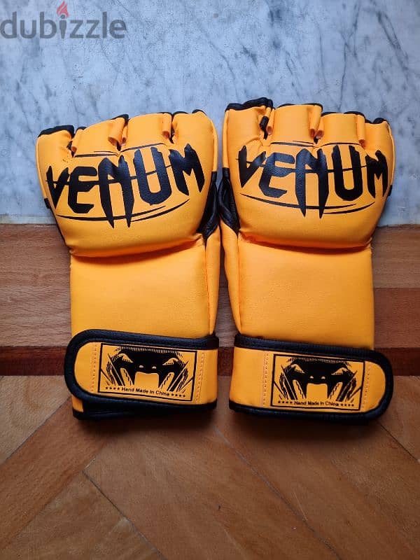 Venum MMA Gloves 0