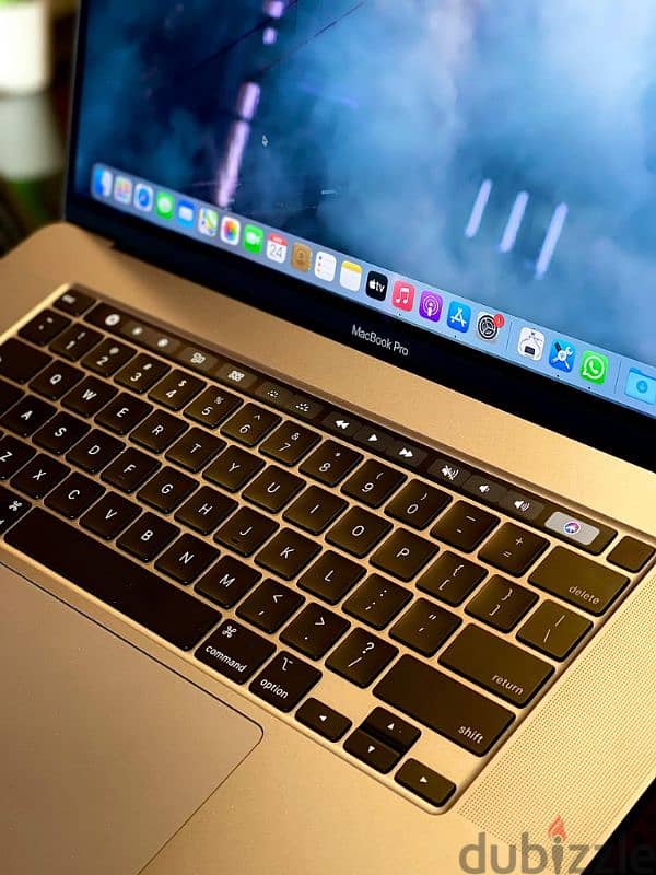 MacBook pro 16inch 1