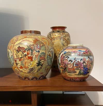 Set of 3 Hand-Painted Decorative Vases  طقم من 3 فازات مزخرفة يدوياً