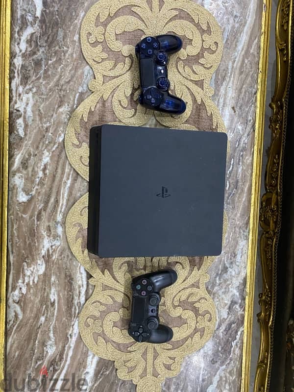 PlayStation 4 slim 500gبلايستيشن ٤ معاه درعين (قابل للتفاوض ) 0