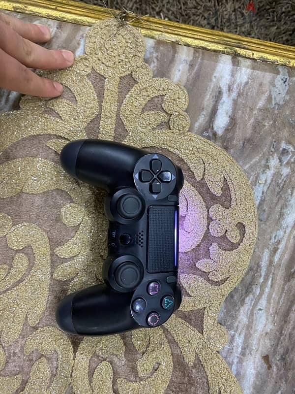 PlayStation 4 slim 500gبلايستيشن ٤ معاه درعين (قابل للتفاوض ) 6