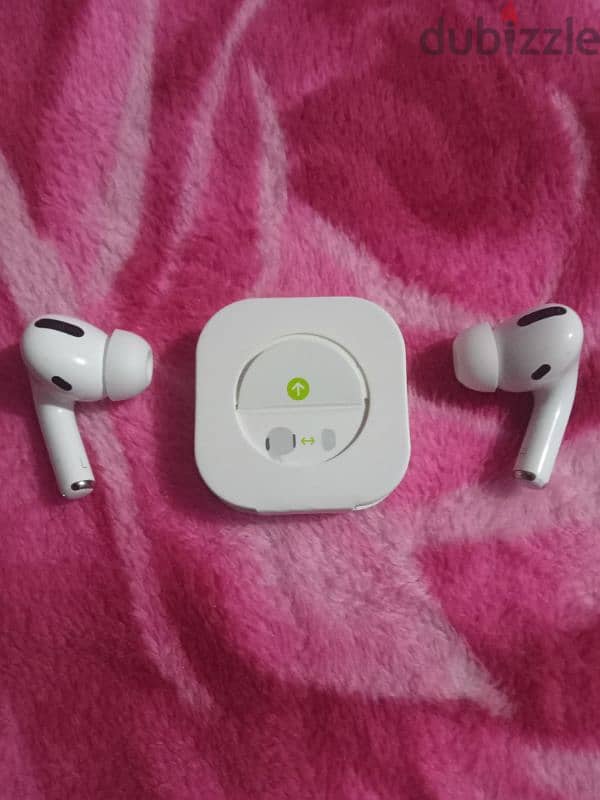 سماعة AirPods Pro بحالة ممتازة 9