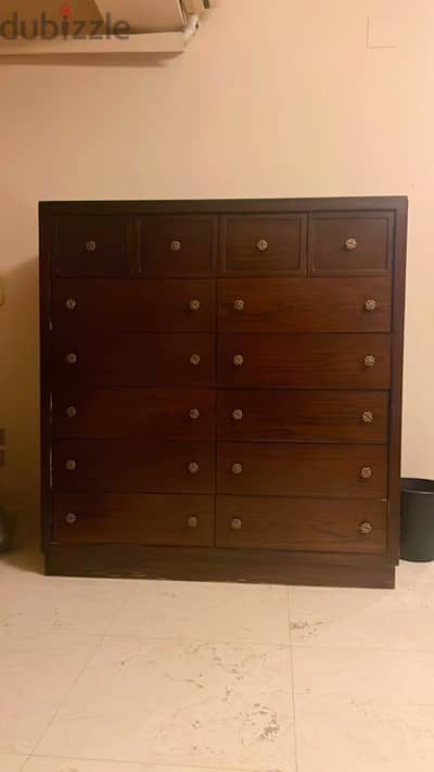 chest of drawers