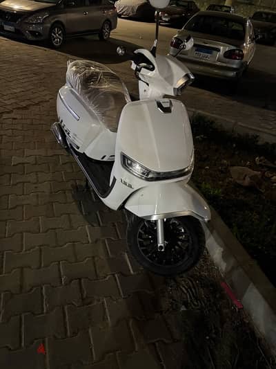 سكوتر كيواي فيرسيليا 150 cc