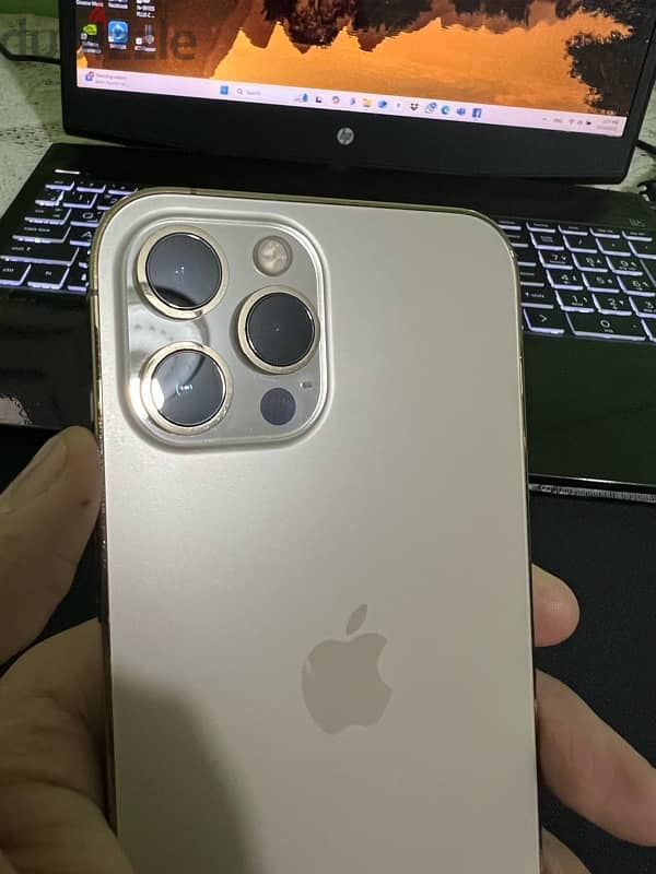 iPhone 12 pro max بحالة فوق الممتازة 2