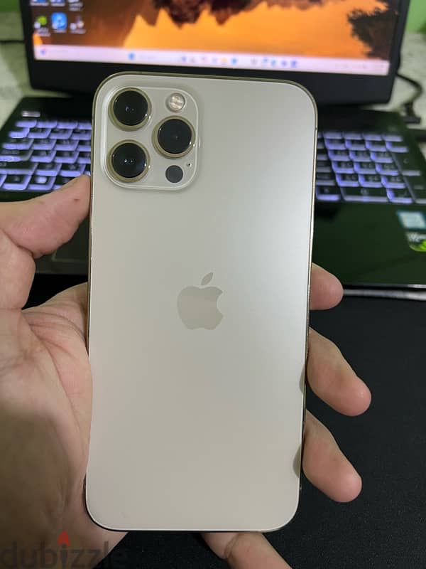 iPhone 12 pro max بحالة فوق الممتازة 4