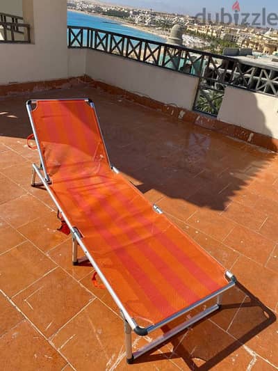 Swimming pool chaise lounge