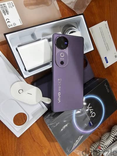 Vivo v 40