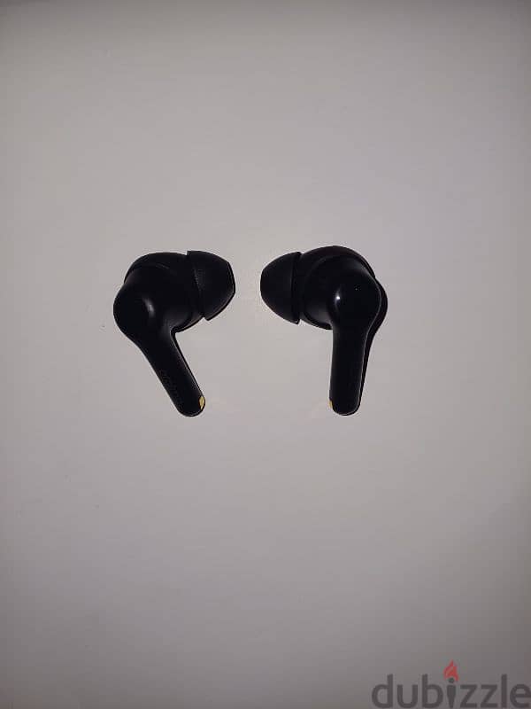 Earbuds oraimo FreePods 3c . with cover استعمال اسبوع 4