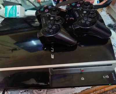 ps3 للبيع مستعمل نظيف جداً بذراعين بجميع وصلاته الأصلية من غير البوكس