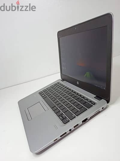 لاب hp 820 G3 حاله ممتازة