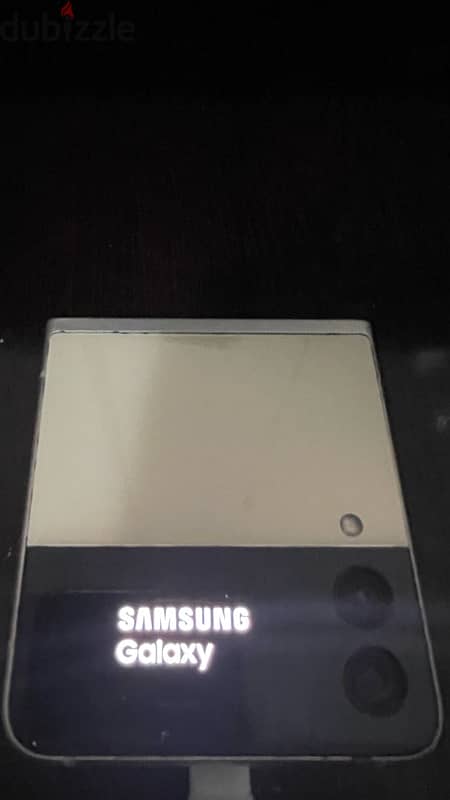 Samsung flip z3 256GB يحتاج شاشه داخليه فقط 1