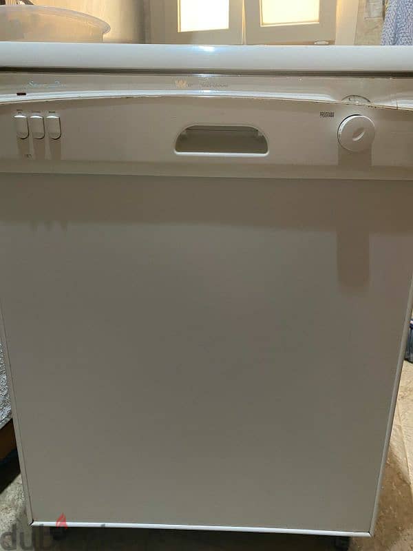 white Westinghouse  Dish washer 1