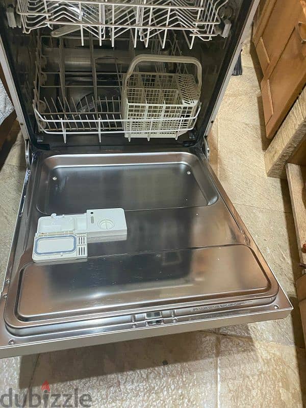 white Westinghouse  Dish washer 5