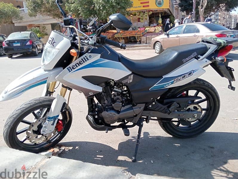 I am selling my Benelli 200 VLX motorbike almost new 0