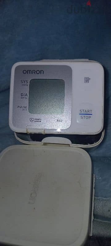 جهاز ضغط للمعصم ماركة Omron RS2