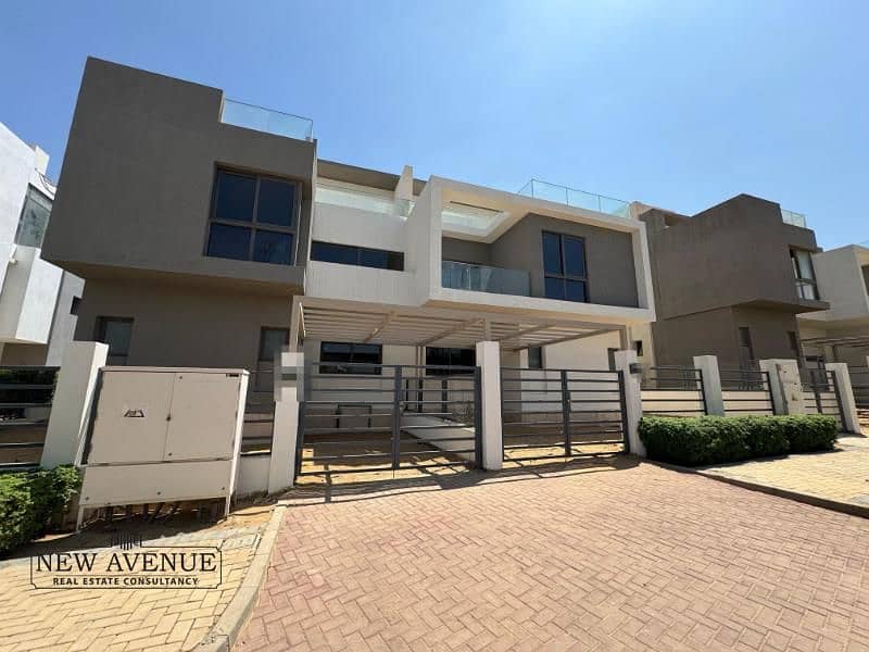 Special Location Twinhouse Villa in Fifth square Al Marassem 0