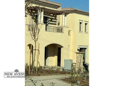 villa with installments ready to move fully constructed in city gate new cairo