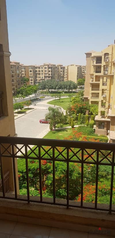 Opportunity for sale in Madinaty, price per shot, 107 sqm apartment in B1, prime location, sea steps for services and Madinaty Club