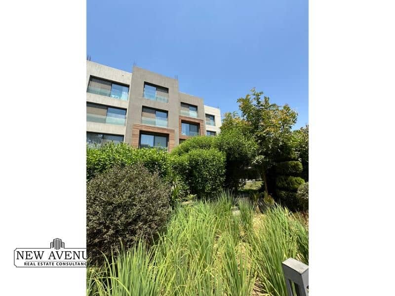 Apartment ready to move prime location-Silver Palm 0