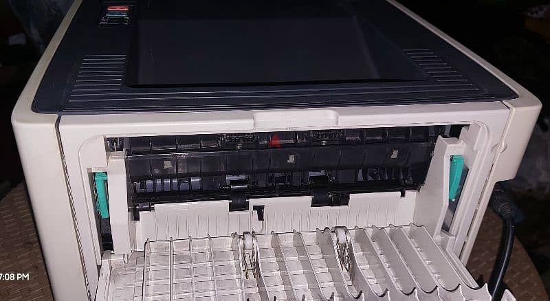 طابعه  HP 1320  ليزر اسود طباعه علي الوجهين 3