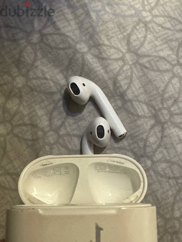 Airpods Apple(2second generation) Original from Saudiarabiaالسعوديه 3