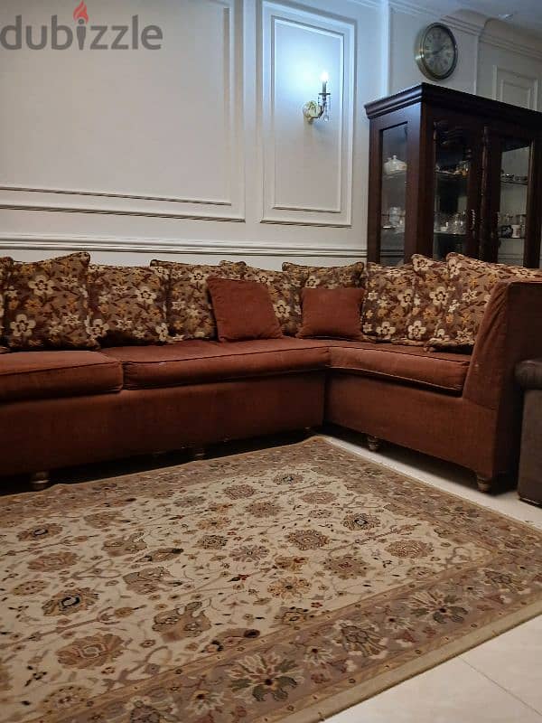 corner with bed2x3  ركنه عمولة خشب زان تفرد سرير بحاله جيدة 1