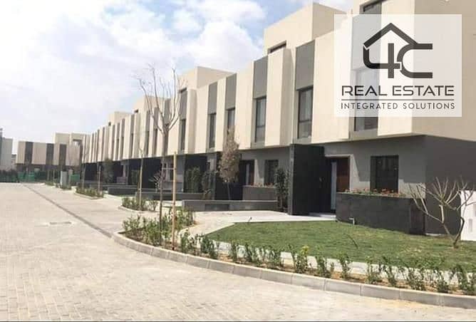 Villa Townhouse  for sale with monthly installment 40,000  Al Burouj new cairo over  8years  view landscape in the best location 5th statement 0