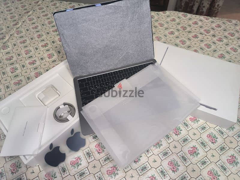 MacBook Air M2 100% AR EN keyboard  A+++ condition 3