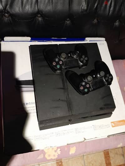 ps4 original with 2 consoles