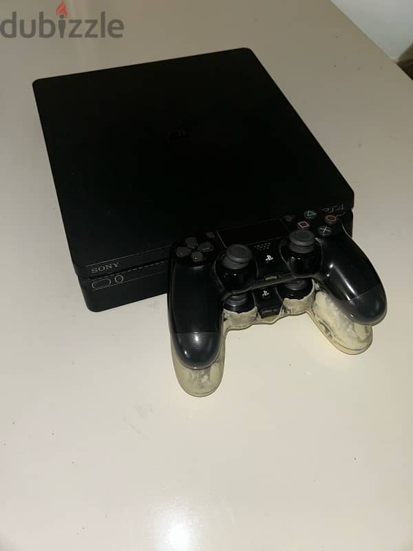 PLAYSTATION 4 SLIM 1TB 2 Controllers 1