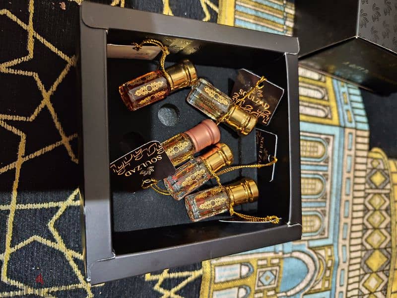 علبتين عطور مسك وعود وارد السعوديه 0