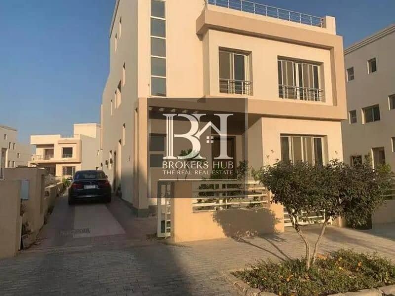 First use Townhouse Super lux finishing Prime location for sale in grand heights el sheikh zayed 0