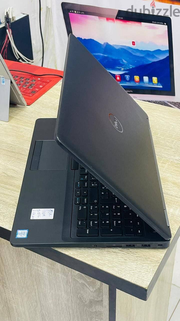 DELL Latitude E 5570 3