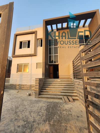 Twin house in a prime location on a high plateau overlooking Al Khamael Club