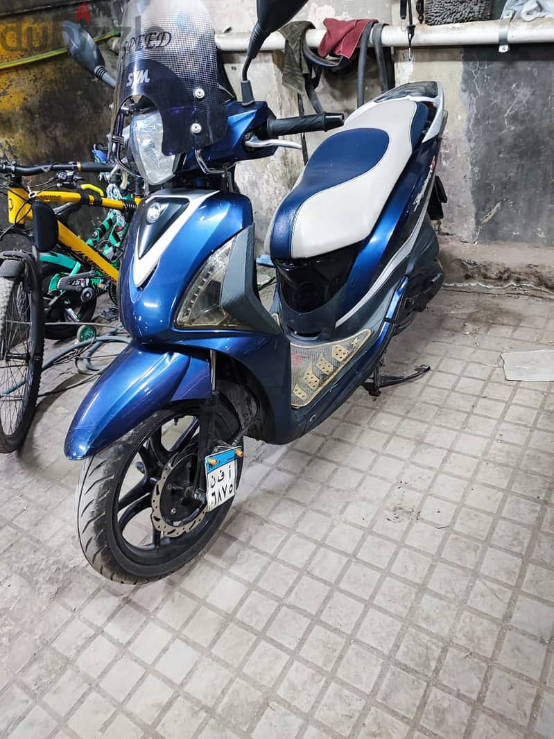 اسكوتر sym بحاله جيده جدا موديل 2021 سعه المحرك 200cc 0