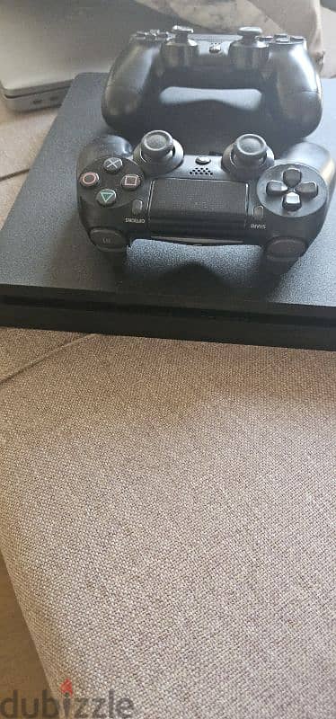 Playstation 4 Slim 512 G 3