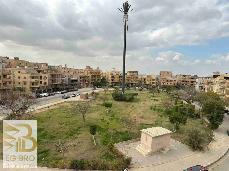 Roof 370 sqm for sale in Yasmeen 0