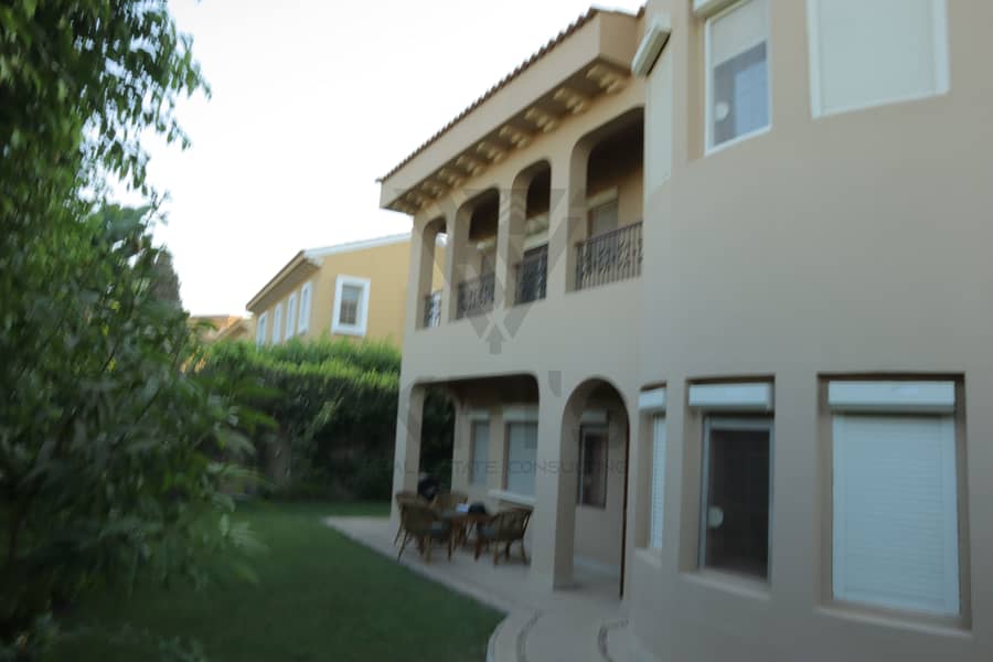 Villa 395m Super finishing and furnished\Hyde Park 0