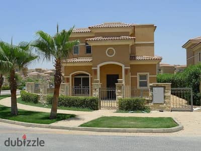 Independent villa in TELAL EAST for sale in installments over 10 years. The compound is minutes away from the American University in Fifth Settlement.