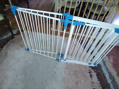 Child cage