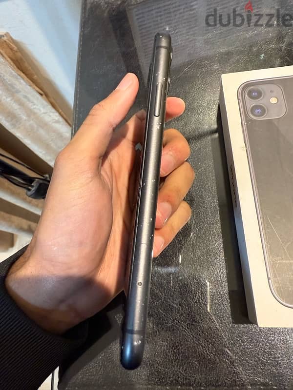 black iphone 11 with box 2