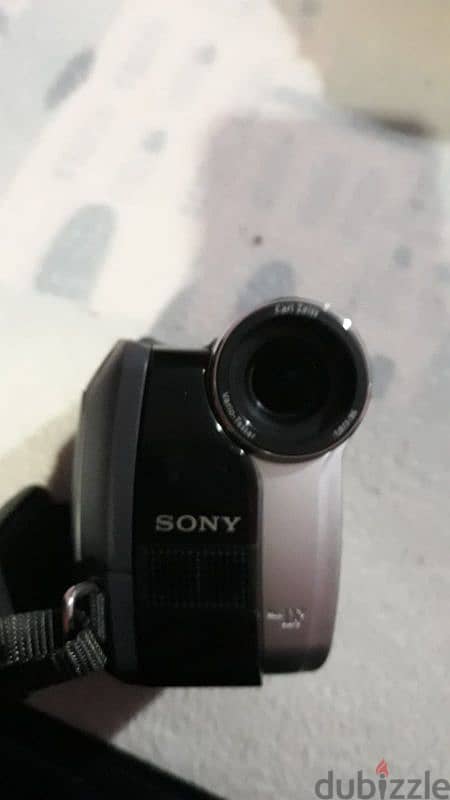 كاميرا Sony Handycam جديدة بكل مشتملاتها 3