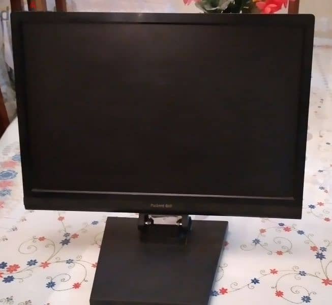 شاشة كمبيوتر LCD ١٩ بوصه بحالة ممتازة 14