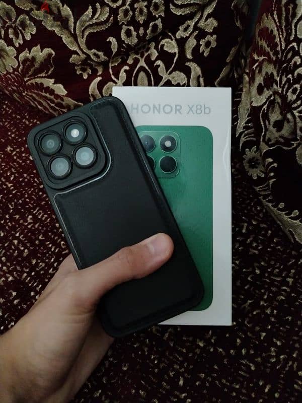 Honor x8bللببيع لون فضي   زيرو مع الايسكرين  بكل المشتملات جديدة 0