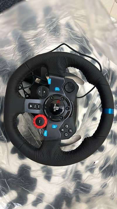 Logitech G29 Driving Force Racing Wheel + logitech gear