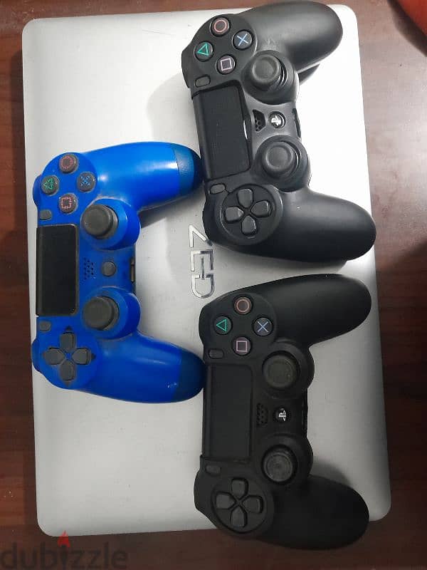 للبيع Ps4 fat بكل حجاته لو عايز بدون حاجة معينة مفيش مشكلة سعر هيتغير 1